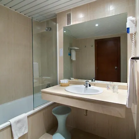 Puente Real 4* Τορρεμολίνος